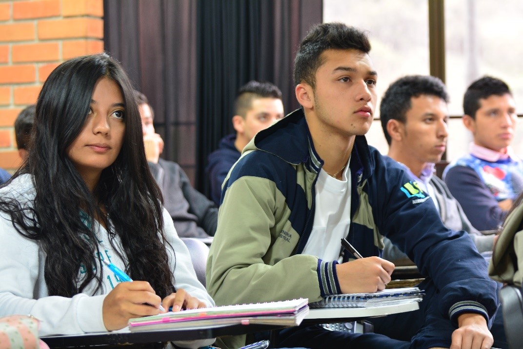Resultado de imagen para estudiantes colombia